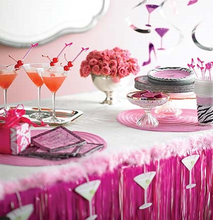 This 9ft marabou garland will add a bit of fun to your party! Whether it's martini themed Bachelorette Party or you just want something to decorate the bar, the martini shapes and pink marabou trim will accent your party nicely.