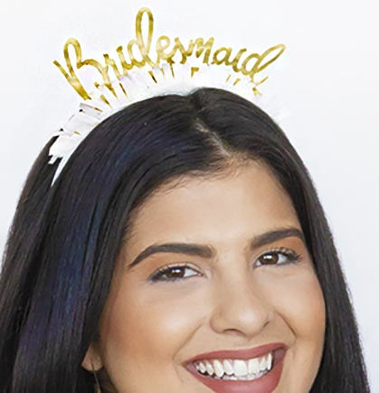 These party headbands will let everyone know your a bridesmaid! The set of four plastic headbands says Bridesmaid and are decorated with a fringe paper trim.